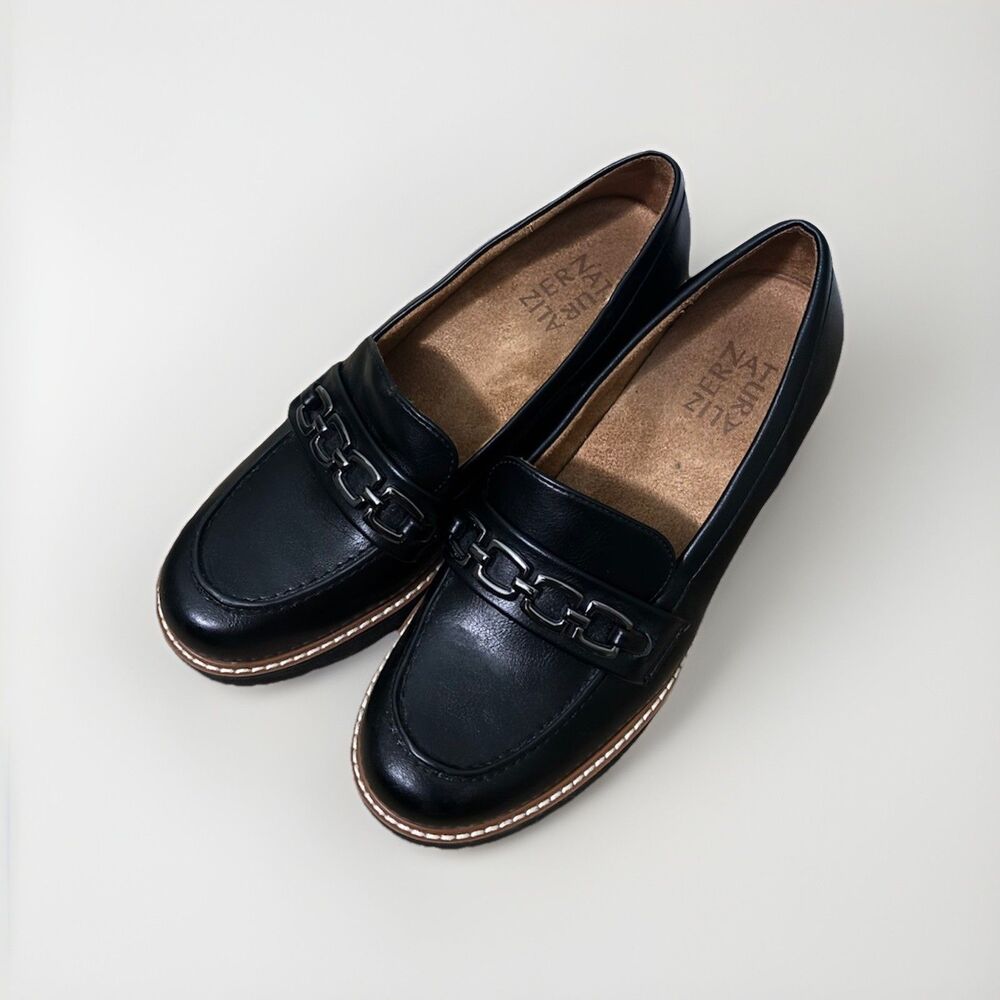 Naturalizer Cabana Lug Sole Loafers Navy Faux Leather Silver Buckles Size 7 - Picture 2 of 9